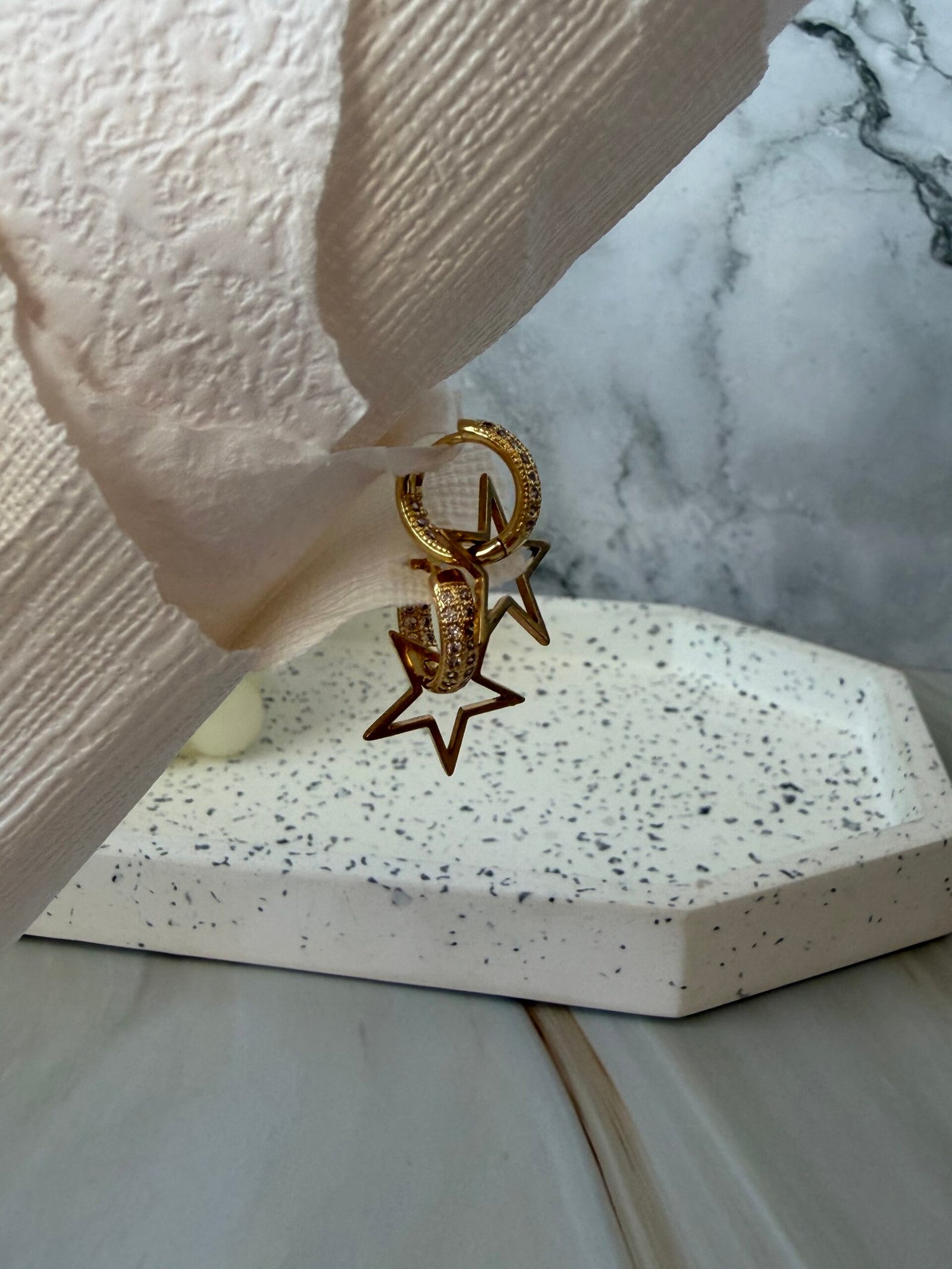 vėrinys "Švytėjimas" vėrinys "Švytėjimas"