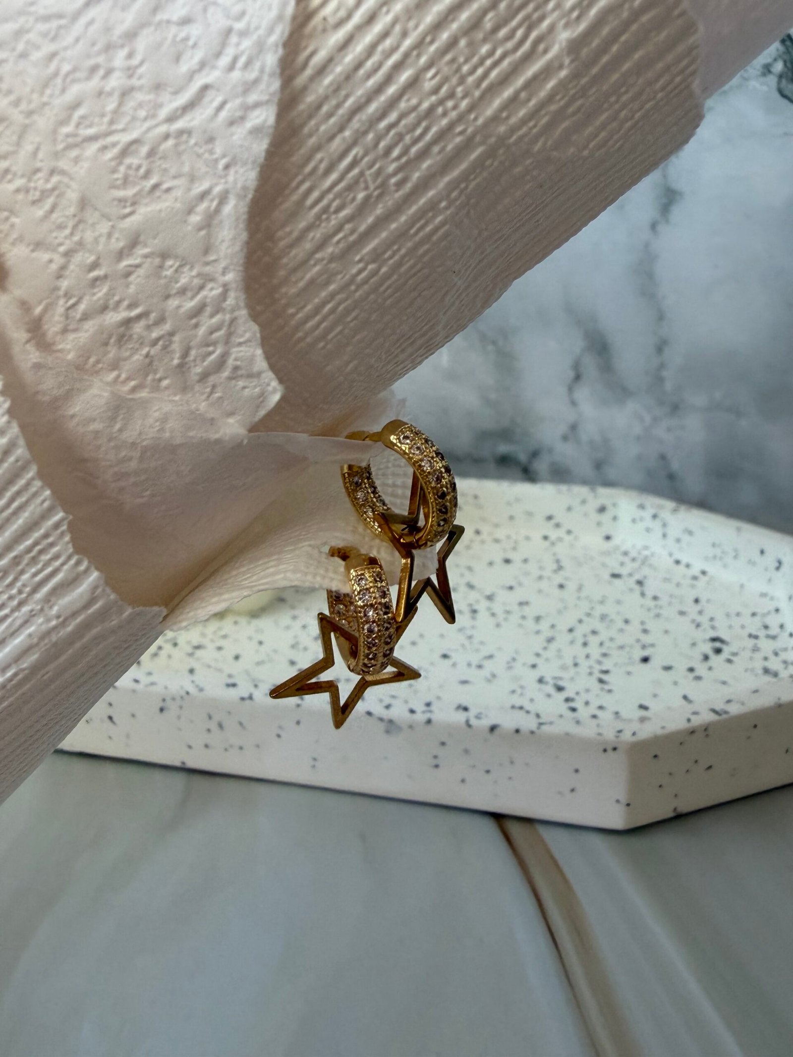 vėrinys "Švytėjimas" vėrinys "Švytėjimas"