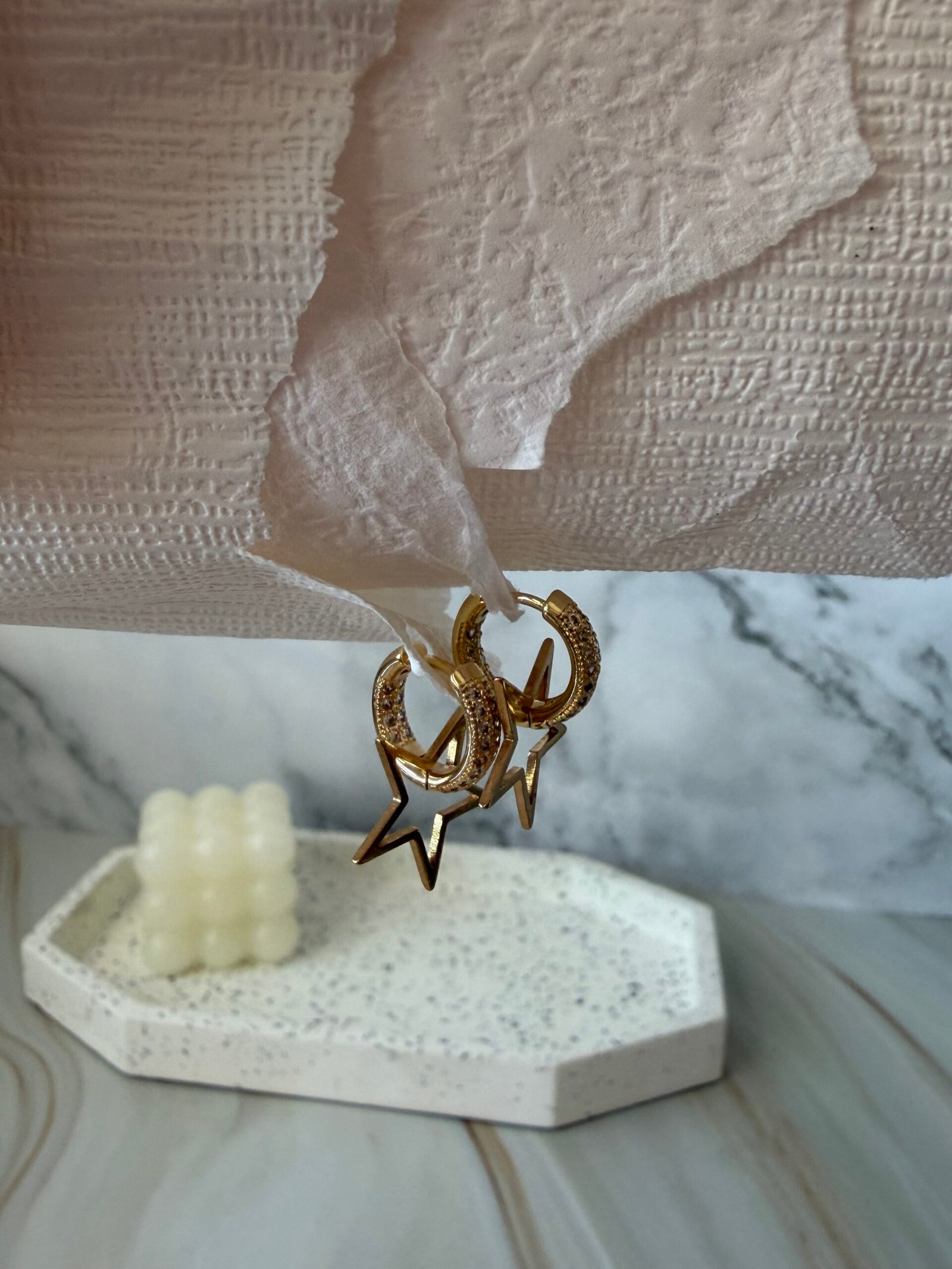 vėrinys "Švytėjimas" vėrinys "Švytėjimas"